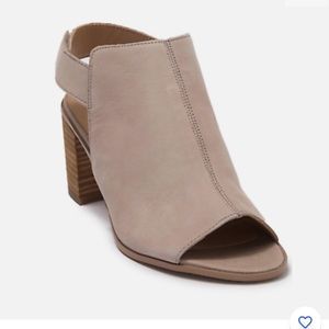 NWT Franco Sarto Helix block heel peep toe shoes in neutral / nude